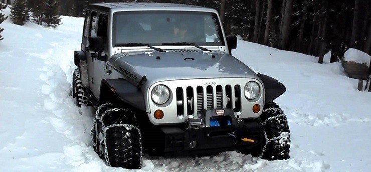 jeep-with-snow-chains-driver-paradise